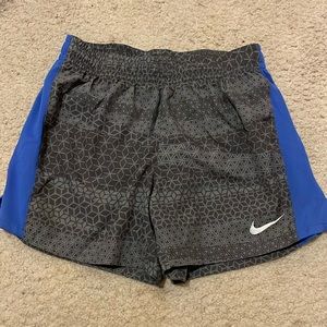 GIRLS NIKE SHORTS
